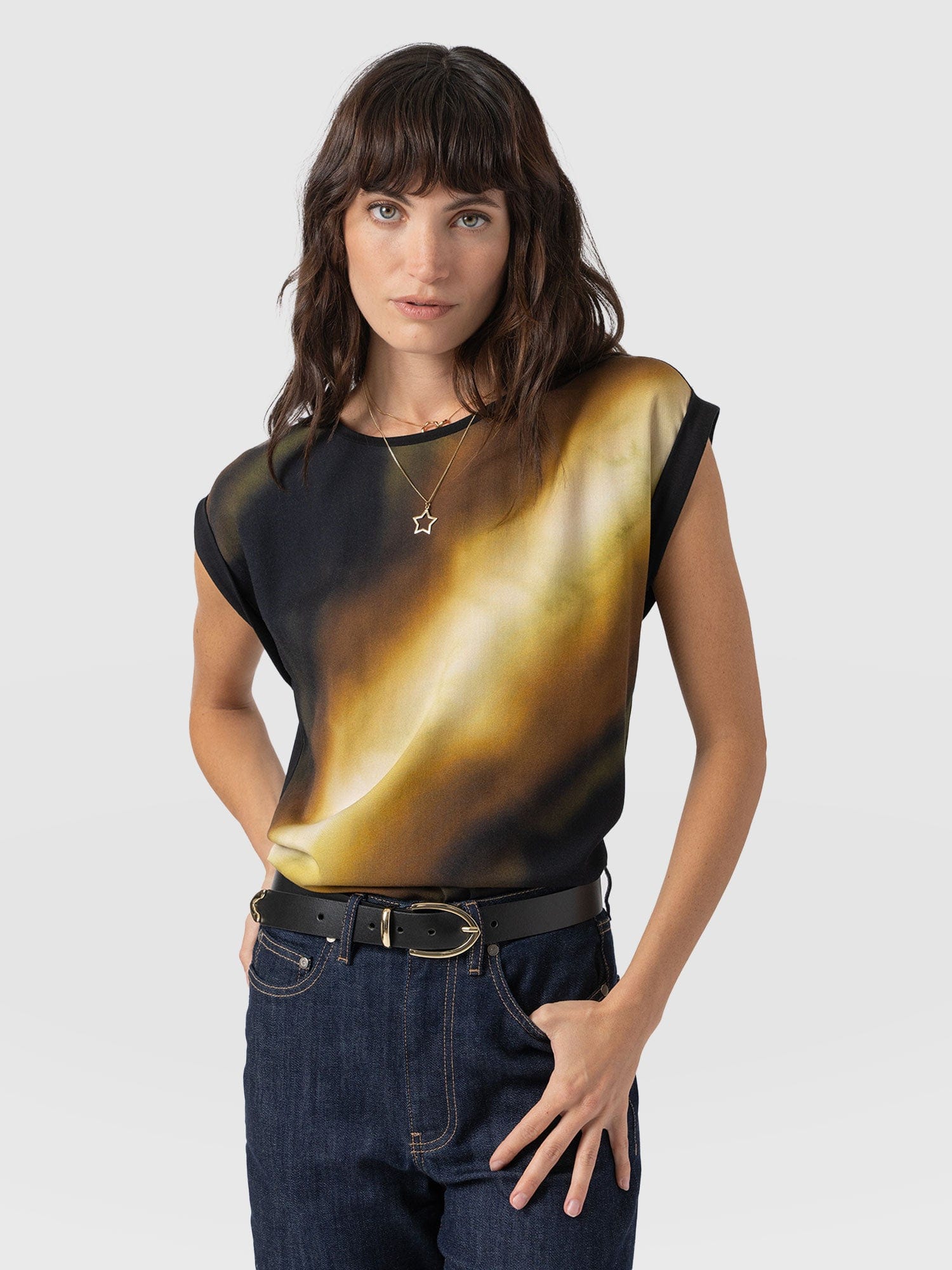 Turn Up Contrast Tee - Yellow Gradient - Women's T-shirts | Saint + Sofia® EU